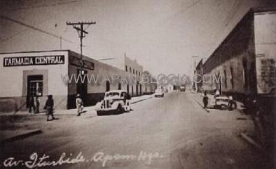 Avenida Iturbide, actualmente es la esquina de Morelos y Reforma, la Farmacia Central conserva el mismo nombre y ubicación. (Foto proporcionada por el Señor Jorge Moreno)