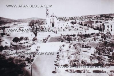 Foto desde la parte superior del Palacio Municipal, donde se observa el aspecto antiguo del Jardín de la ciudad.