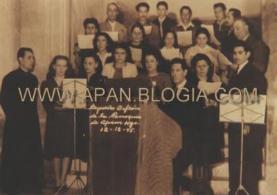 El coro de la iglesia, en la foto dice: Pequeño Orfeón de la Parroquia de Apan, Hgo 12 12 1945.