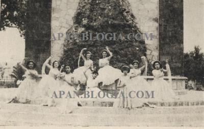 El ballet de la Escuela Secundaria Miguel Hidalgo en el Monumento a la Madre (donde hoy está la fuente del Jardín), por allá del año de 1954 aprox. (Foto proporcionada por el Sr. Humberto Durán)